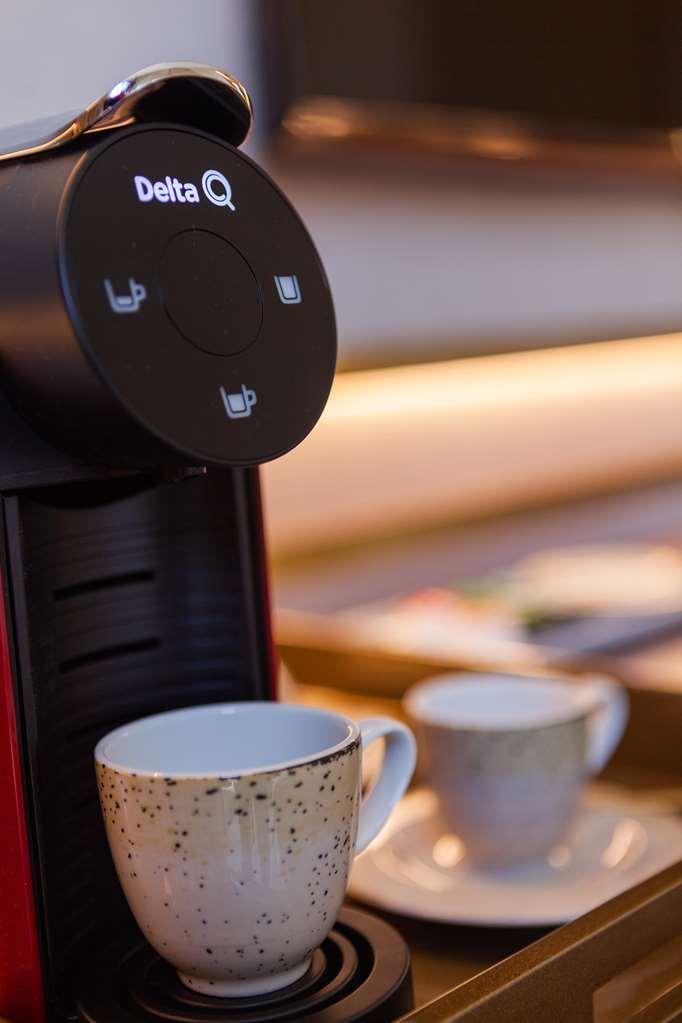 Wine & Books Lisboa Hotel Pokoj fotografie A single serve coffee machine
