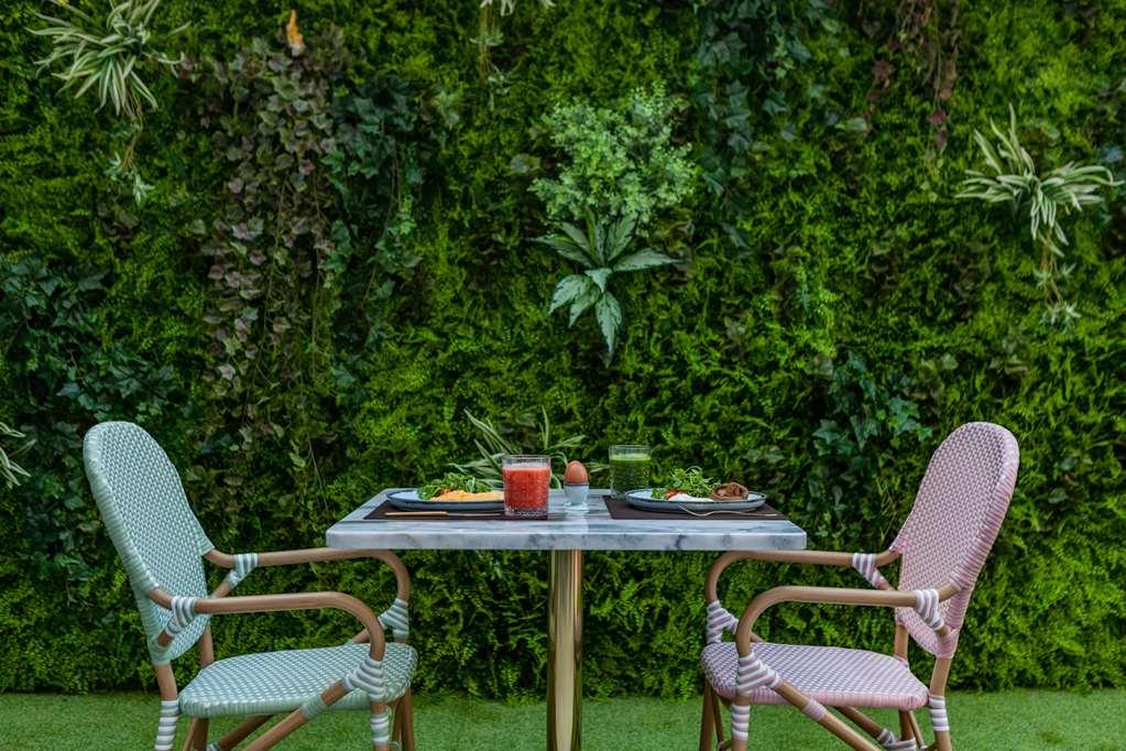 Wine & Books Lisboa Hotel Restaurace fotografie Vertical garden