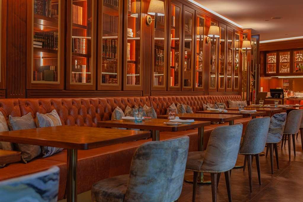 Wine & Books Lisboa Hotel Restaurace fotografie Interior of the restaurant