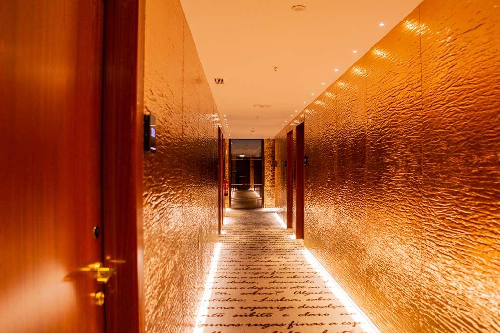Wine & Books Lisboa Hotel Zařízení fotografie A corridor at the hotel