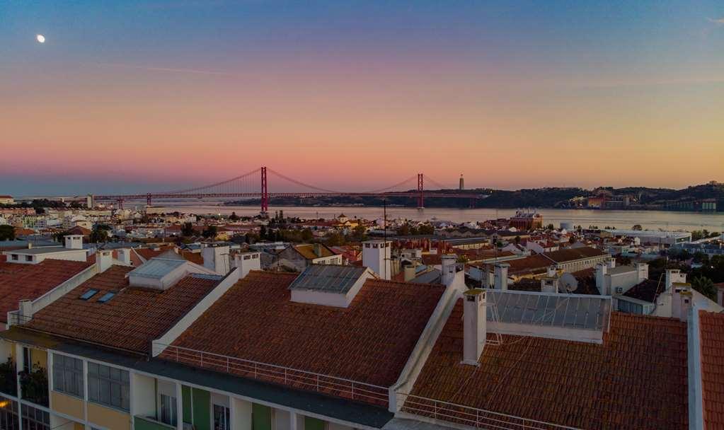 Wine & Books Lisboa Hotel Zařízení fotografie View of the roofs of the houses of the parish of Santo Estêvão.
