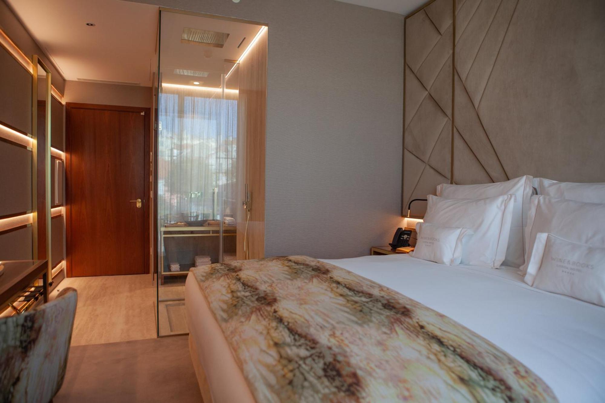 Wine & Books Lisboa Hotel Exteriér fotografie A bedroom at the hotel