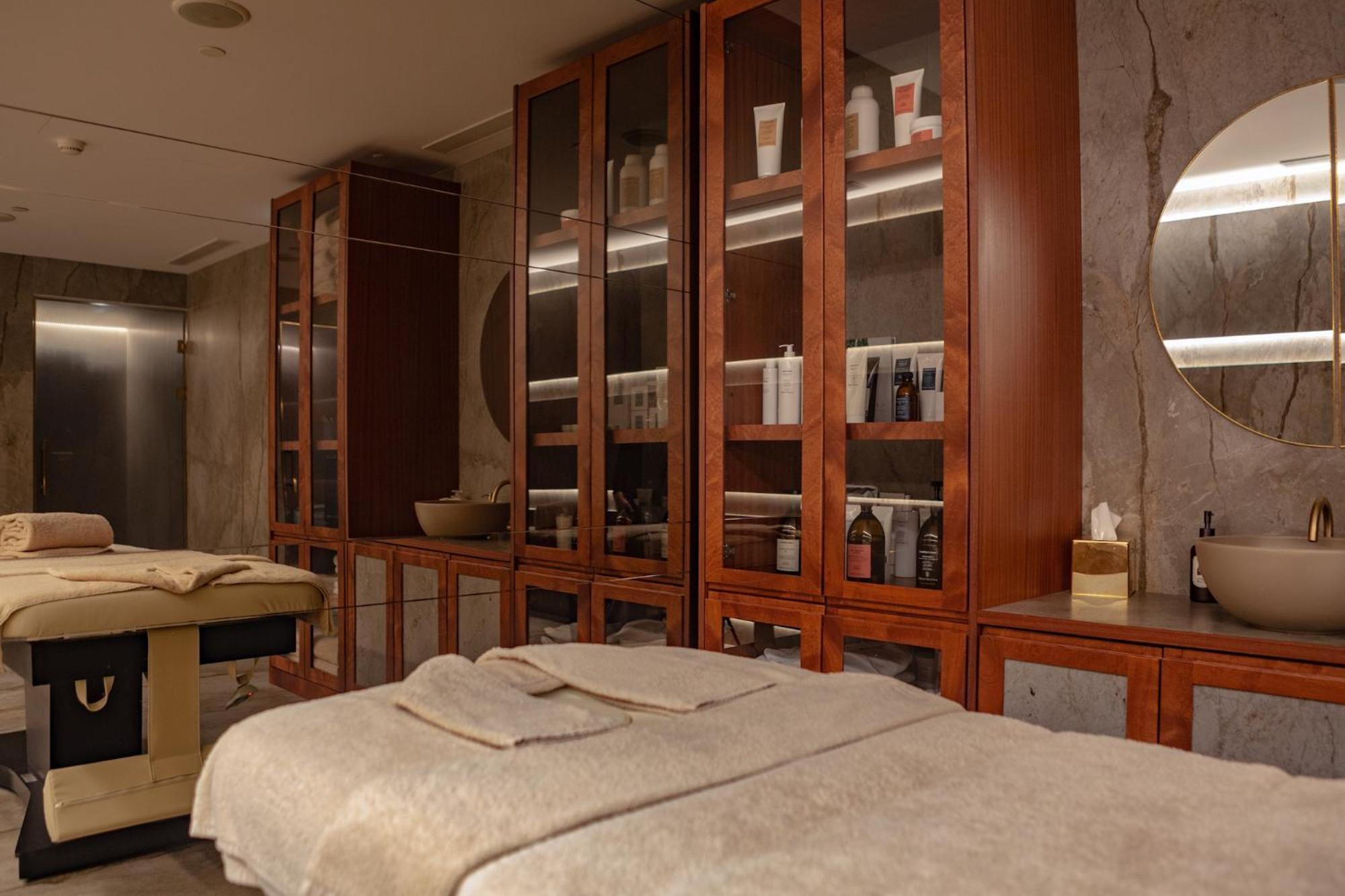 Wine & Books Lisboa Hotel Exteriér fotografie Spa at the Four Seasons Hotel, Hong Kong