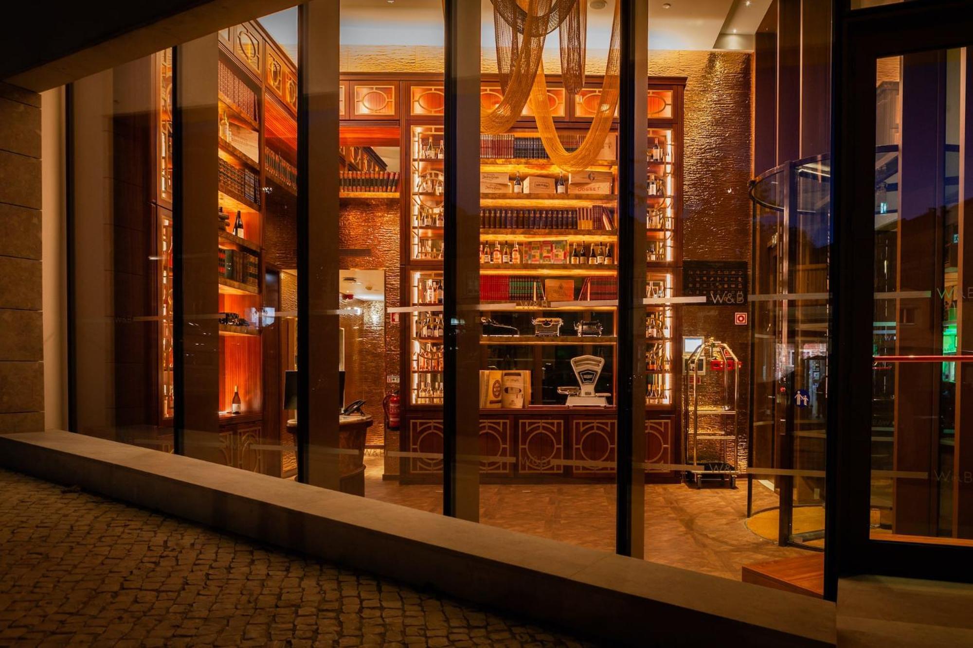 Wine & Books Lisboa Hotel Exteriér fotografie The bar at the Mandarin Oriental, Munich
